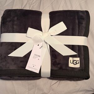 UGG Charcoal Gray Throw Blanket